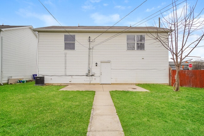 Building Photo - Beautiful 4 Bedroom with Spacious Backyard