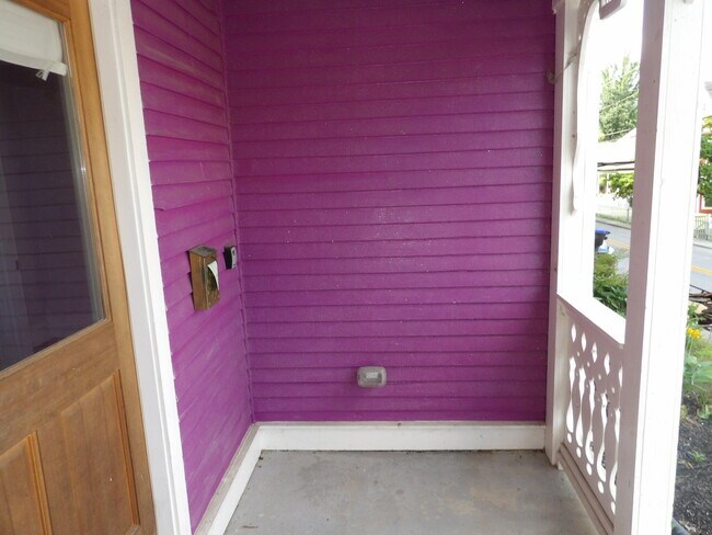 Building Photo - 609 Taylor Ave