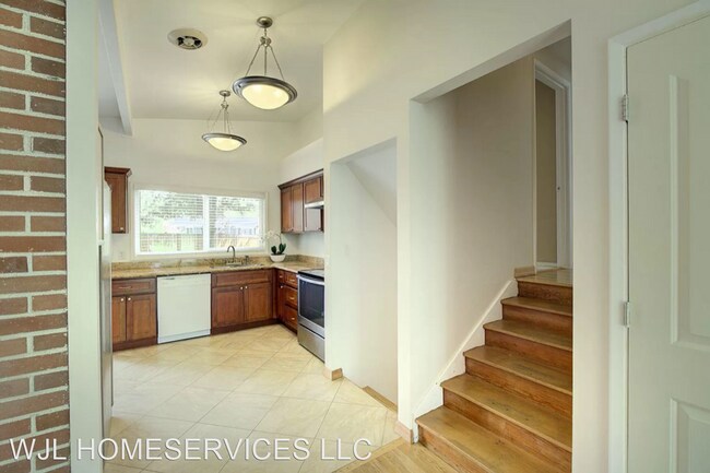 Building Photo - 4 br, 2 bath House - 704 163rd Ave SE