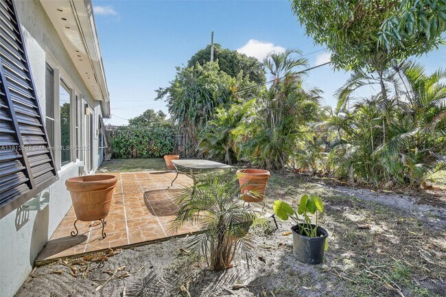 Building Photo - 7920 Alhambra Blvd