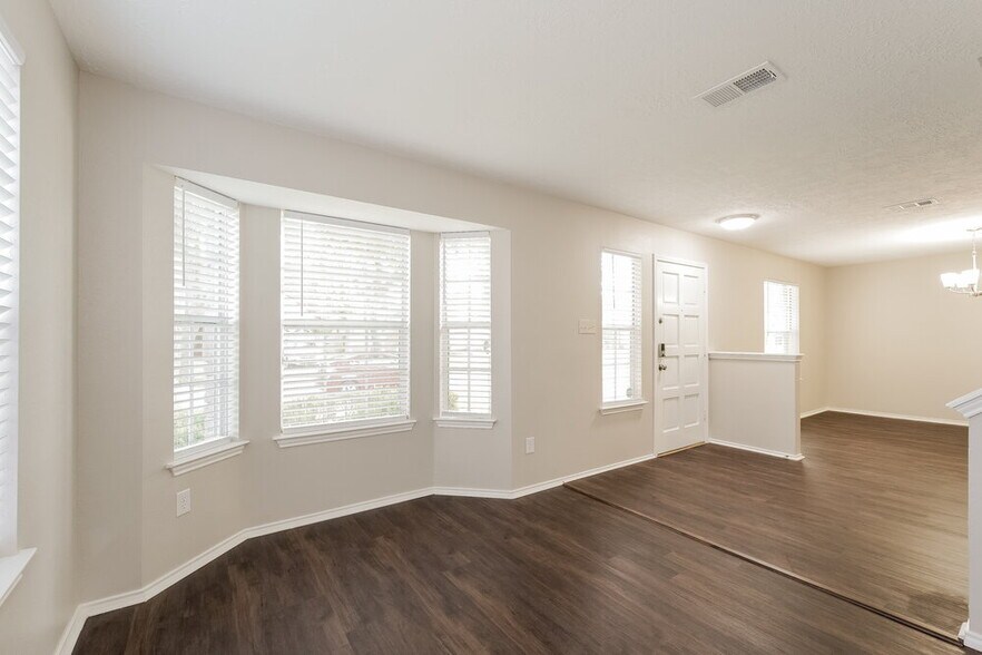 Building Photo - 2107 Musket Ridge Dr