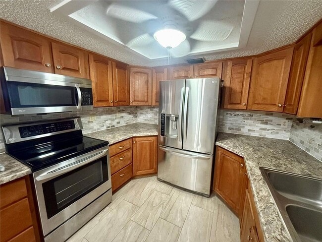 Building Photo - 10948 SW 83rd Ave