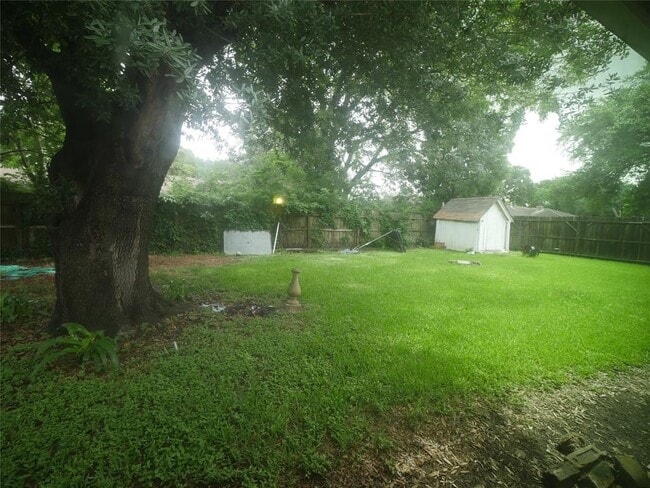 Building Photo - 12314 Plumpoint Dr