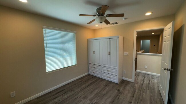 Building Photo - Move in Special! 2 Weeks free!  Home for R...