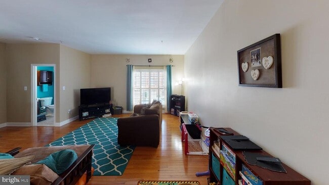 Building Photo - 719 Summertime Dr