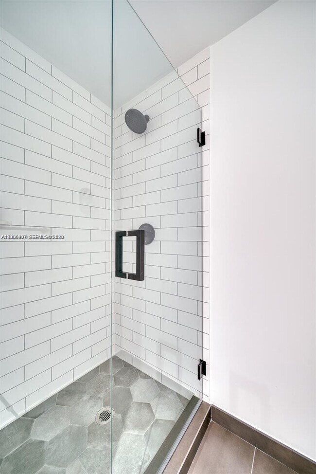 Building Photo - 398 NE 5th St