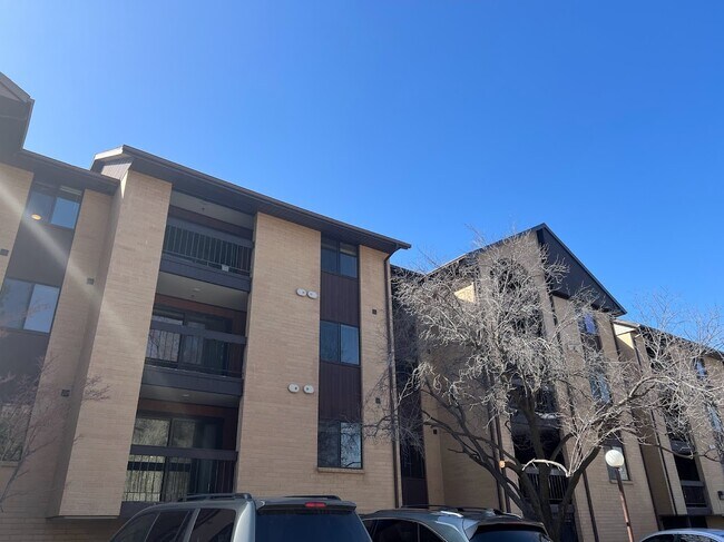 Primary Photo - 2244 N Canyon Rd