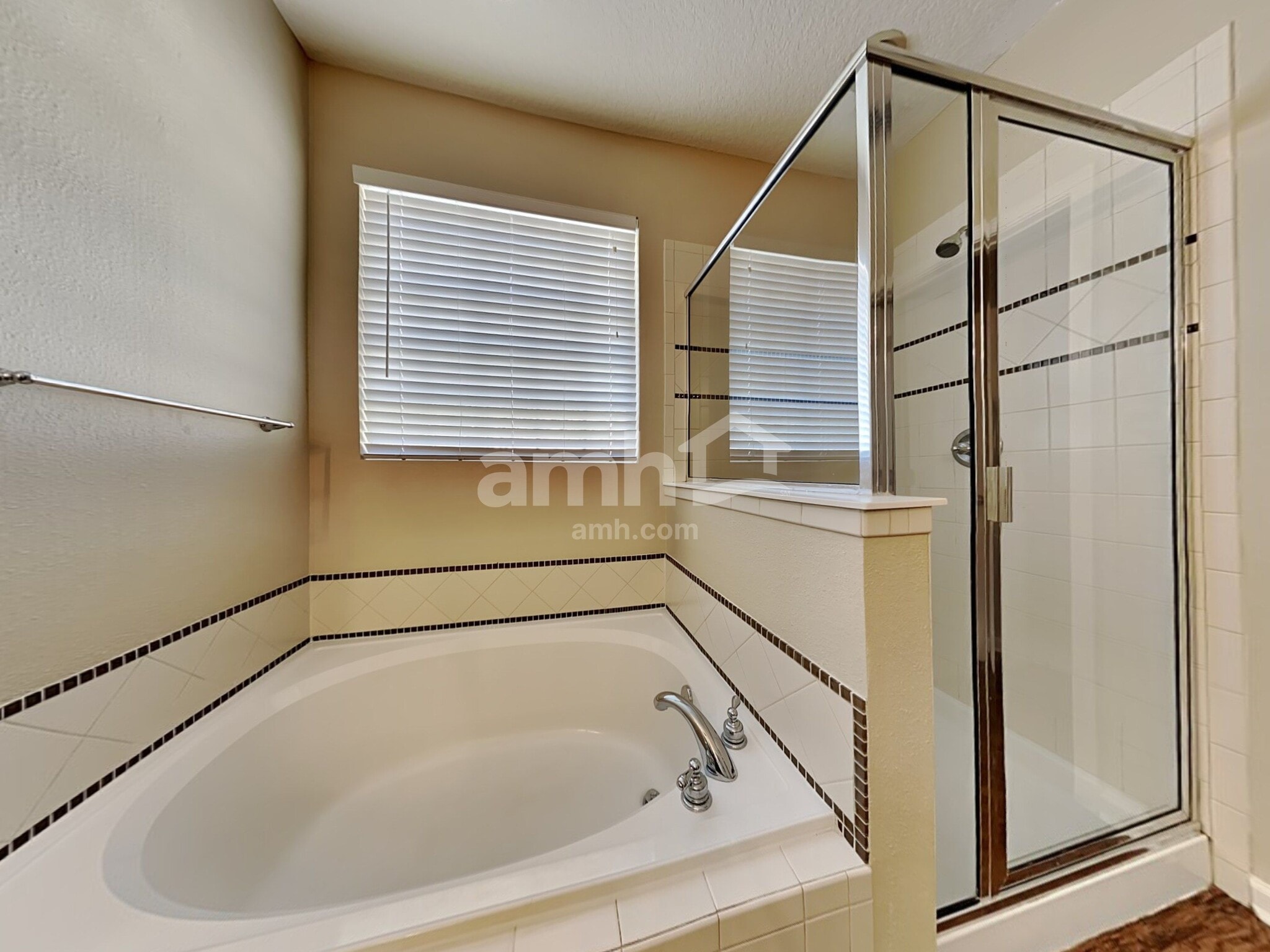 Building Photo - 809 N Garden Lake Dr