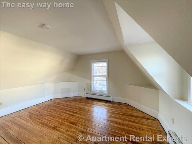 Building Photo - 14 Chestnut St