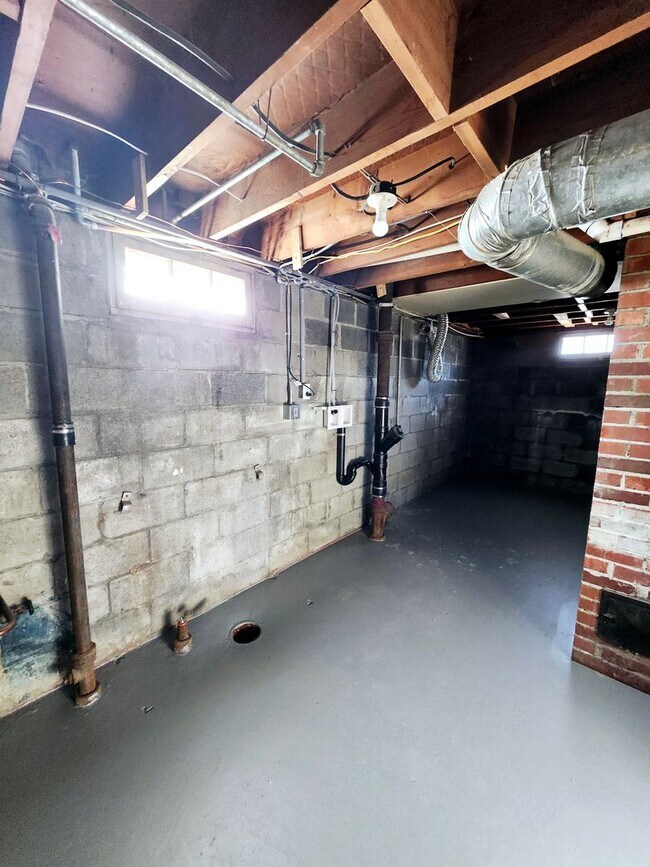 Building Photo - Pet Friendly Richland Duplex!