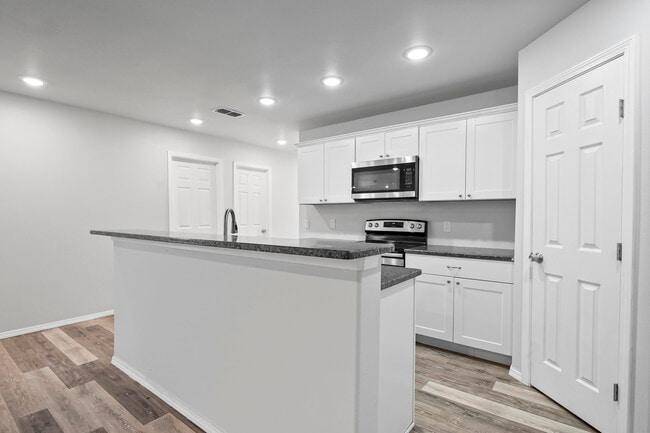 Building Photo - 5605 Jarvis St