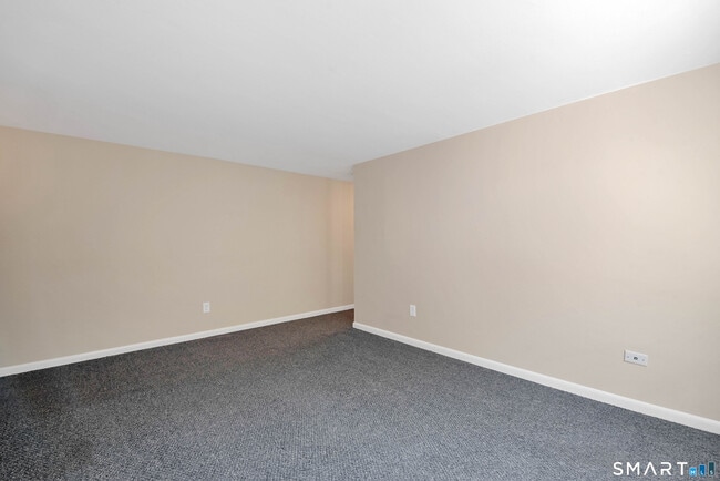 Building Photo - 353 Main St