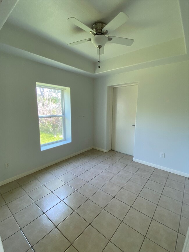 Building Photo - 3815 Putnam Dr