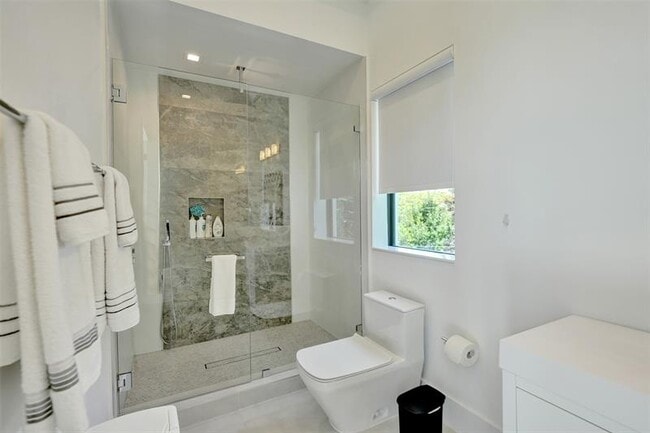 Building Photo - 1111 SE 9th Ave