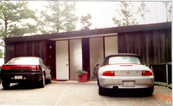 Primary Photo - 105 Marion Ave