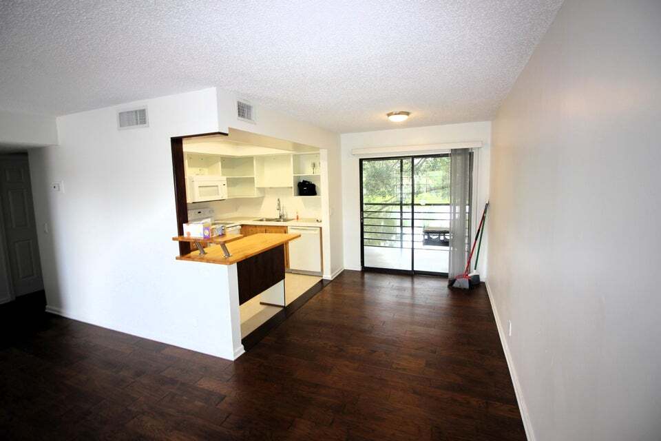 Building Photo - 4205 Oak Terrace Dr