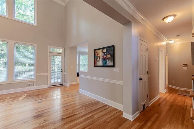 Building Photo - 651 Briarleigh Way