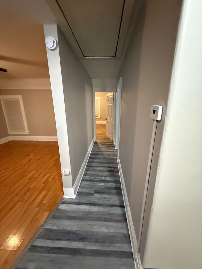 Building Photo - 11 Hallenbeck Ave