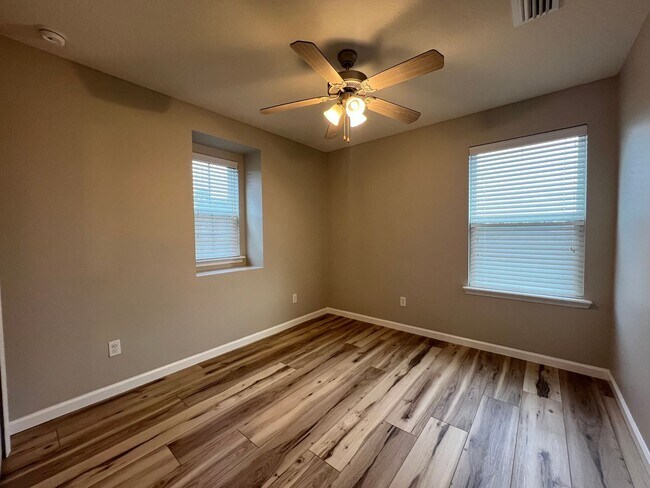 Building Photo - BEAUTIFUL 3-bedroom, 3-bathroom home in Gr...