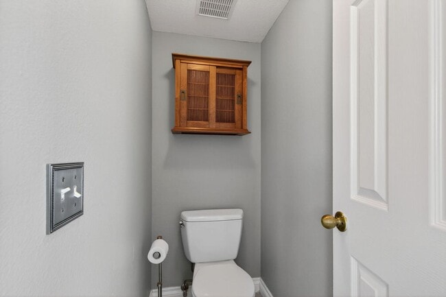 Building Photo - Bright & Updated 2 Bedroom Home with Flexible Primary Retreat and Amazing Community Amenities!