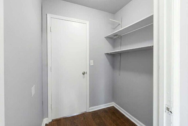 Building Photo - 1917 Watkins Dr