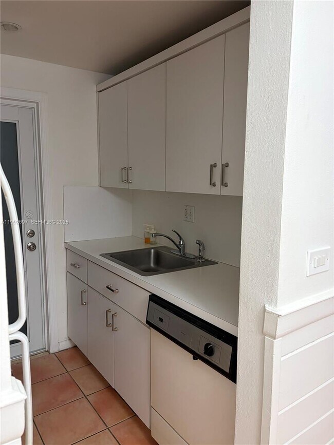 Building Photo - 255 Sunrise Dr