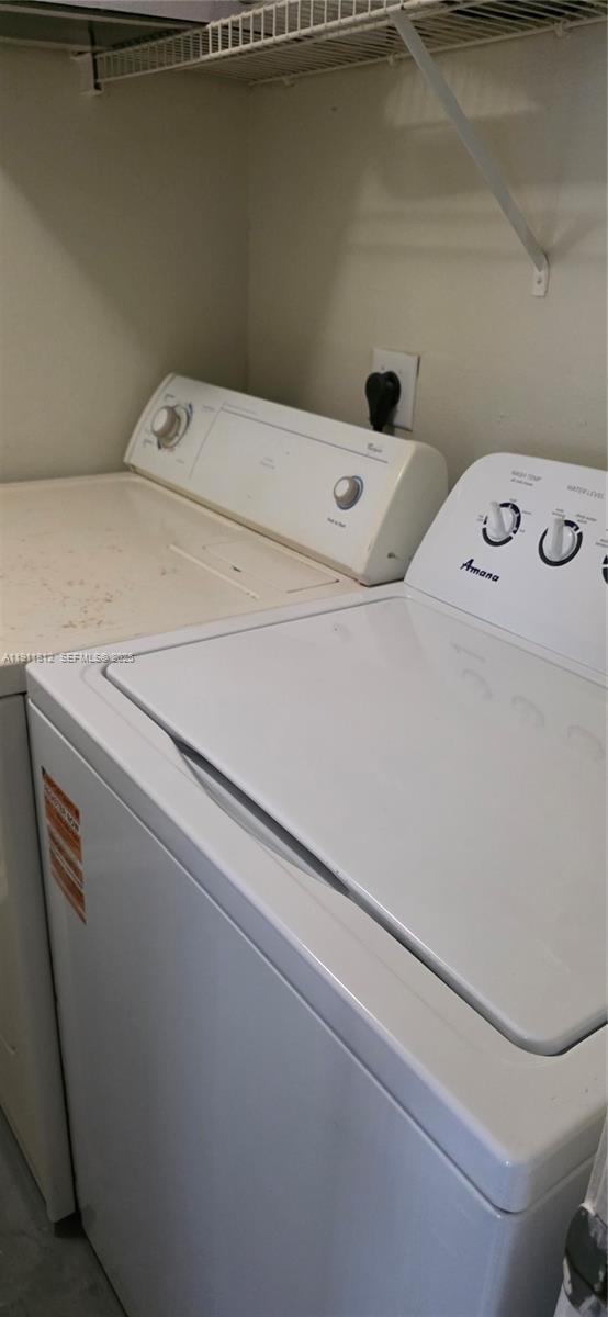 Building Photo - 2427 Centergate Dr