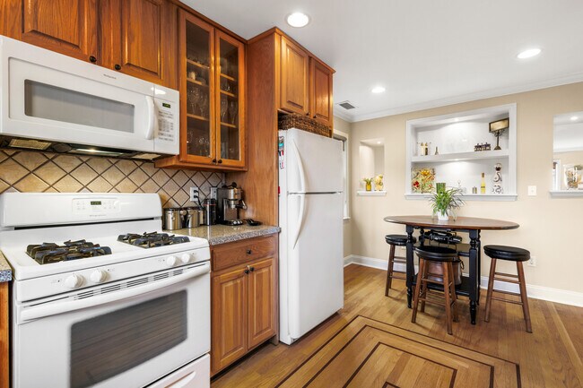 Building Photo - 2 Goldwin St