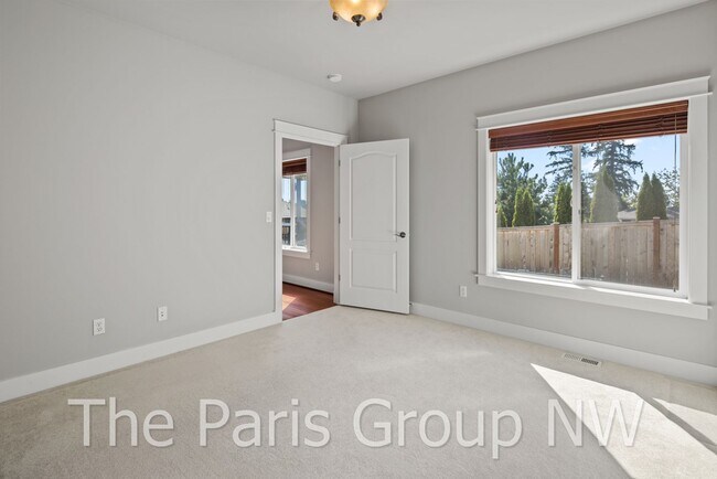 Building Photo - Stunning 3438sf Newcastle Craftsman Near T...