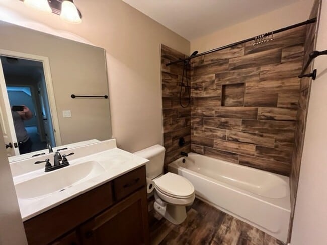 Building Photo - Renovated 4 Bedroom 2.5 Bath Home for Rent!