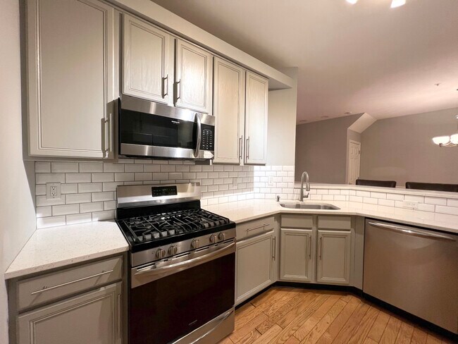 Building Photo - 305 Dresher Woods Dr