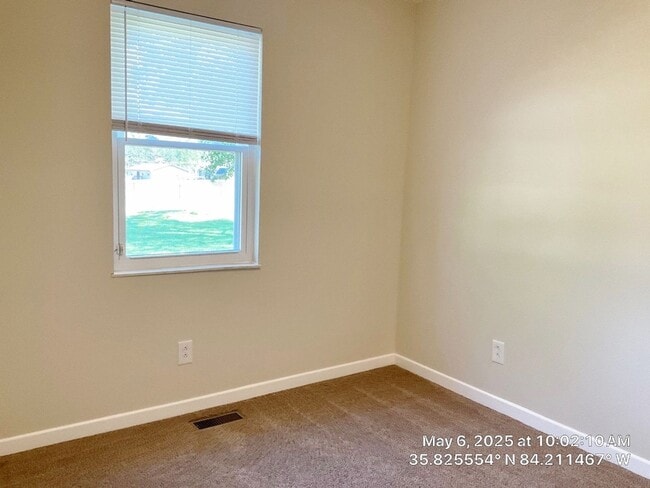 Building Photo - ** ~~ Beautiful 3 bedroom 2 bath house in ...