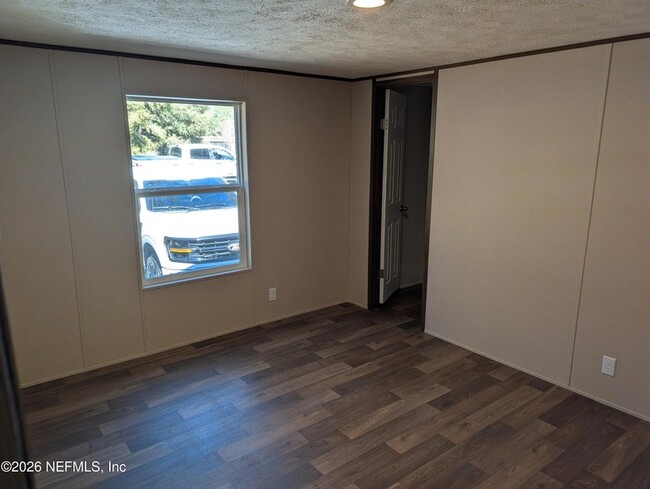 Building Photo - 207 Ash St