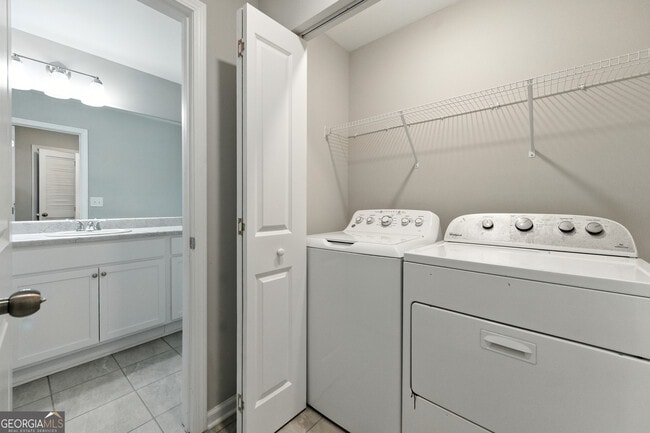 Building Photo - 2017 Oak Park Ln