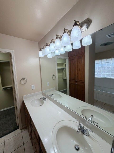 Building Photo - 426 W Pines Way