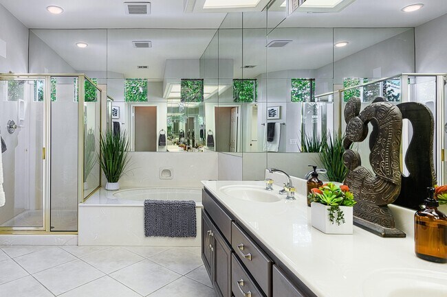 Building Photo - 7 Florentina Dr