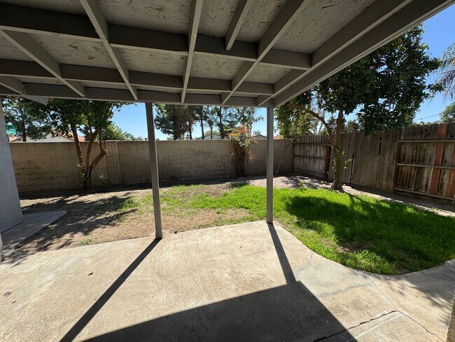 Building Photo - Remodeled Silver Creek Beauty
