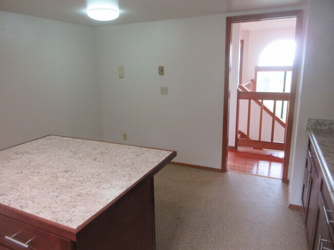 Building Photo - 3bd/2ba Renton Home