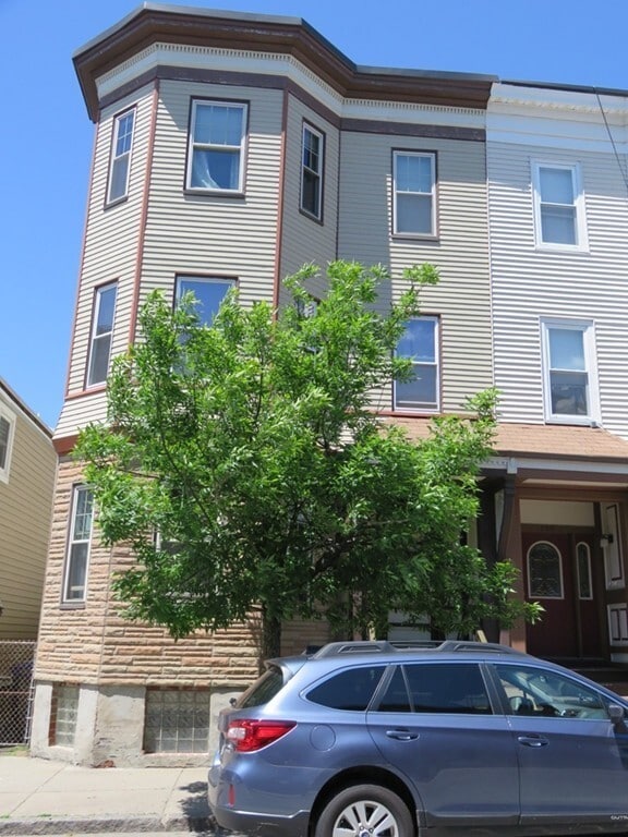 Building Photo - 157 N St