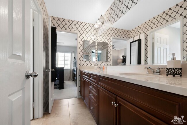 Building Photo - 3 Bed 2.5 Bath Spanish Walk Villa Palm Desert
