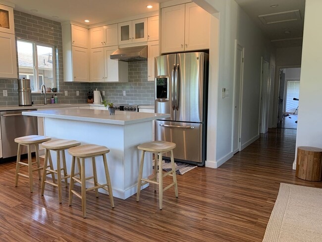 Building Photo - Renovated 3 bed, 2 bath Duplex Home in Waialua