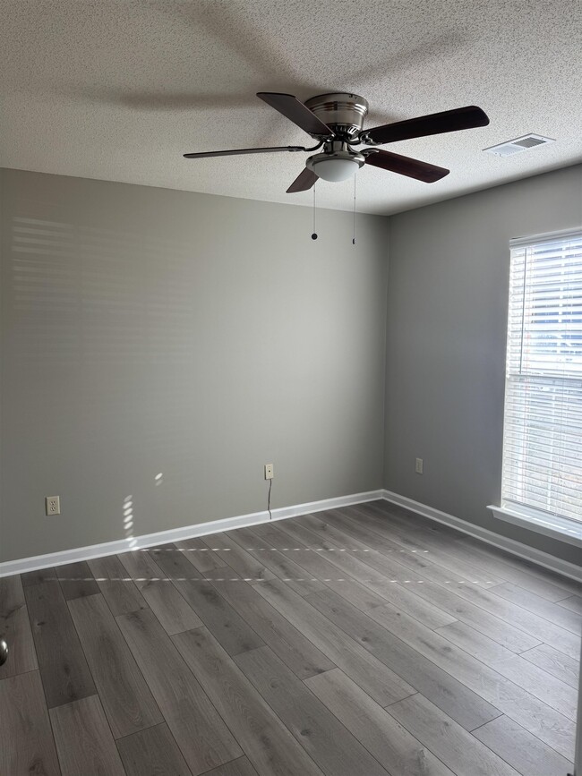 Building Photo - 4929 Whitfall Cove S