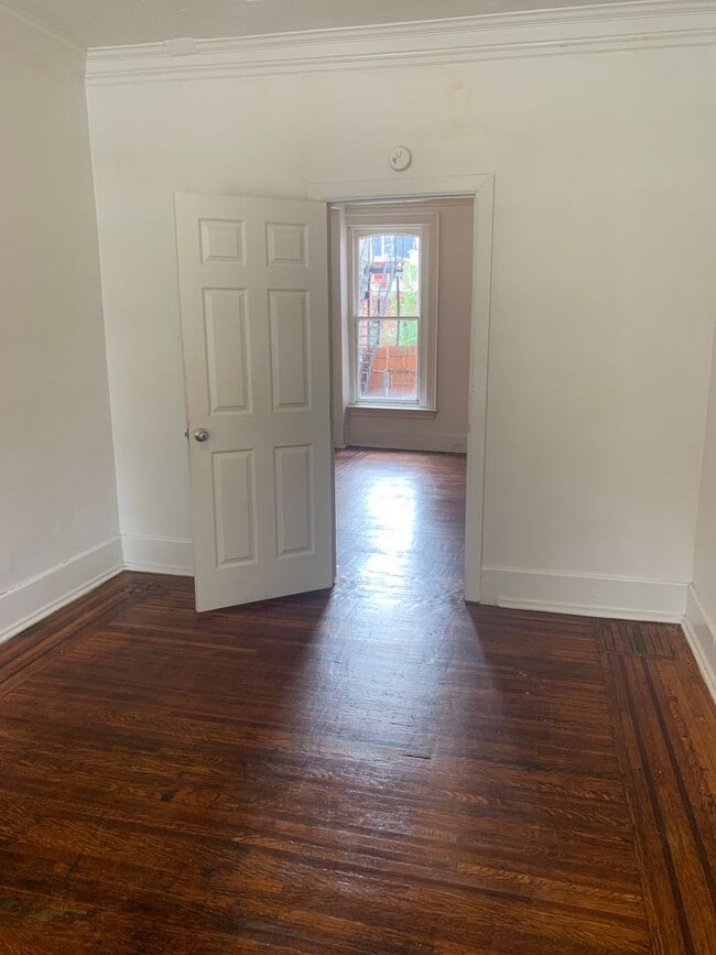 Building Photo - 2 Bedroom 1st Floor-Parking- Penn Park Area York City
