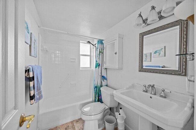 Building Photo - 311 E Ocean Ave