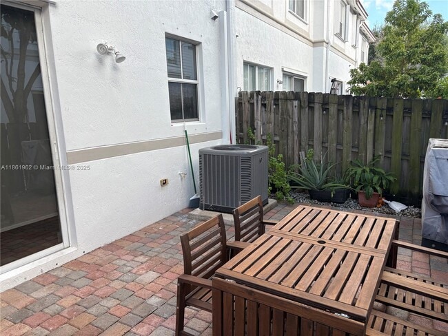Building Photo - 8108 NW 108th Ct