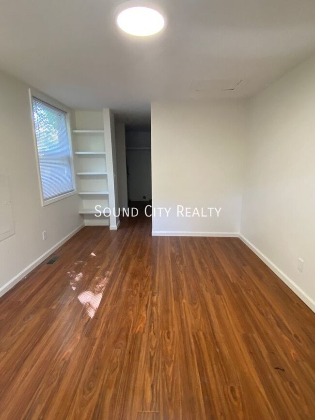 Building Photo - 3232 Hinkle-