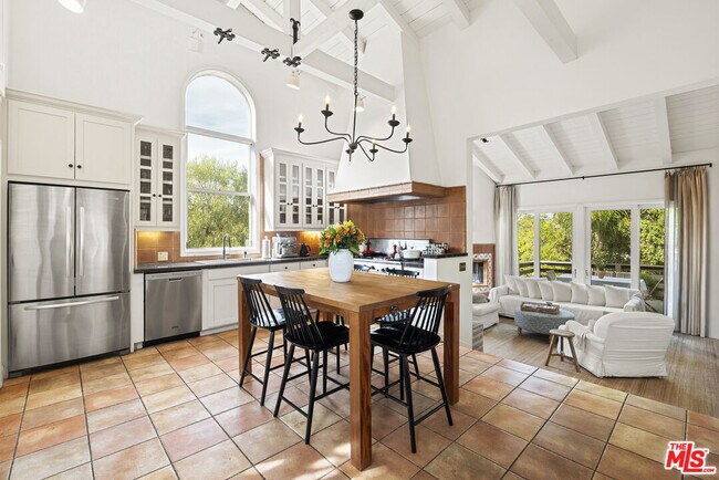 Building Photo - 7445 Palo Vista Dr