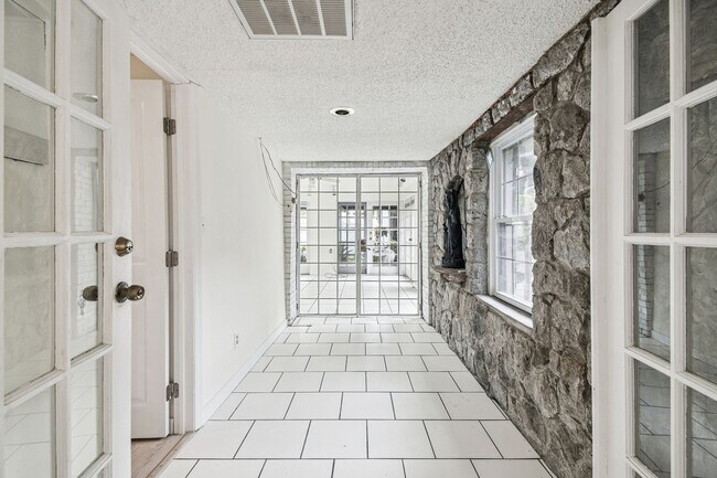 Building Photo - Beautiful Home on Davis Island