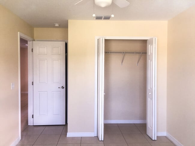 Building Photo - Three bedroom and two bathroom duplex -Poinciana