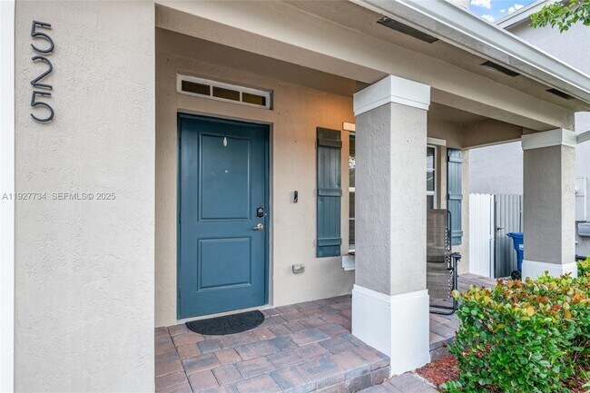 Building Photo - 525 NE 6th Pl